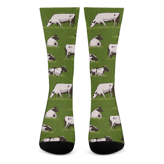 Cow On Green Grass Pattern Print Crew Socks