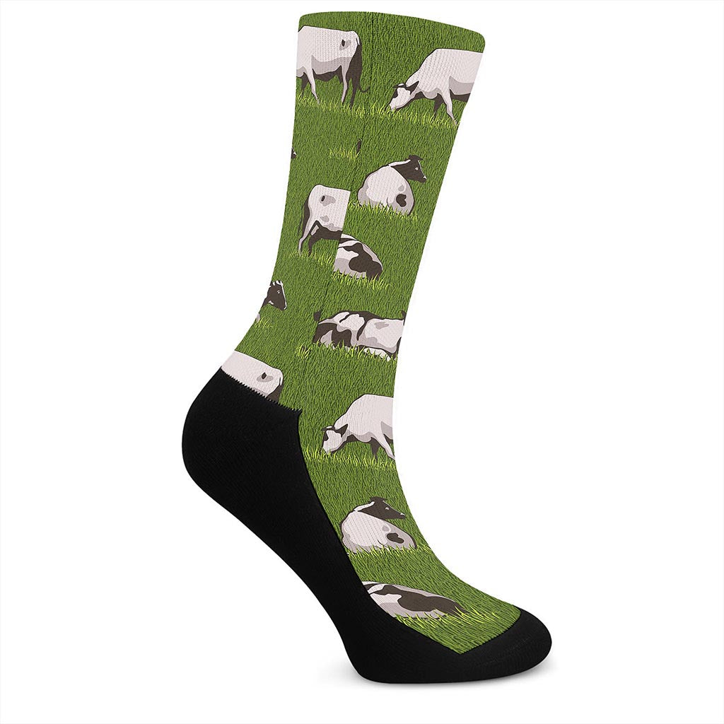Cow On Green Grass Pattern Print Crew Socks