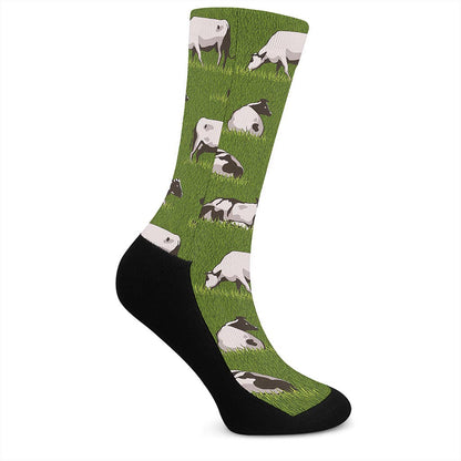 Cow On Green Grass Pattern Print Crew Socks