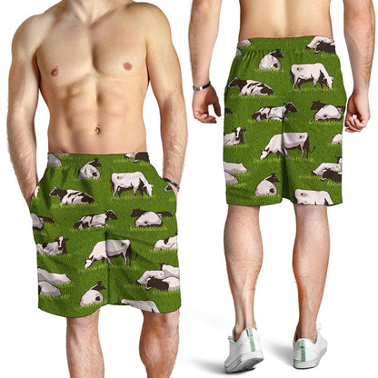 Cow On Green Grass Pattern Print Men's Shorts
