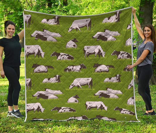 Cow On Green Grass Pattern Print Quilt