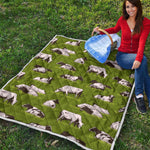 Cow On Green Grass Pattern Print Quilt