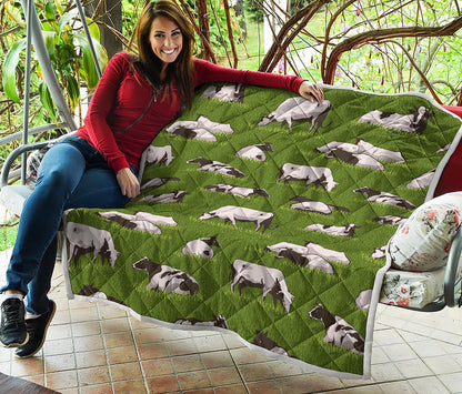 Cow On Green Grass Pattern Print Quilt