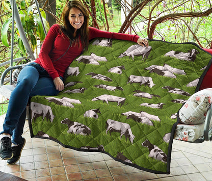 Cow On Green Grass Pattern Print Quilt
