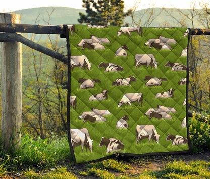 Cow On Green Grass Pattern Print Quilt