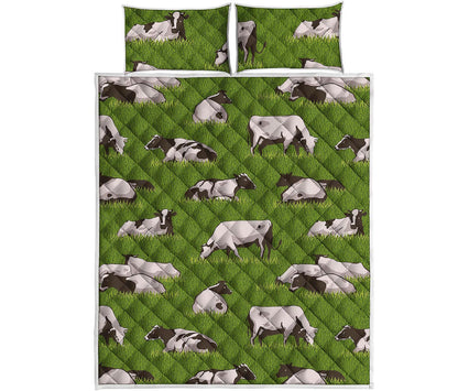 Cow On Green Grass Pattern Print Quilt Bed Set