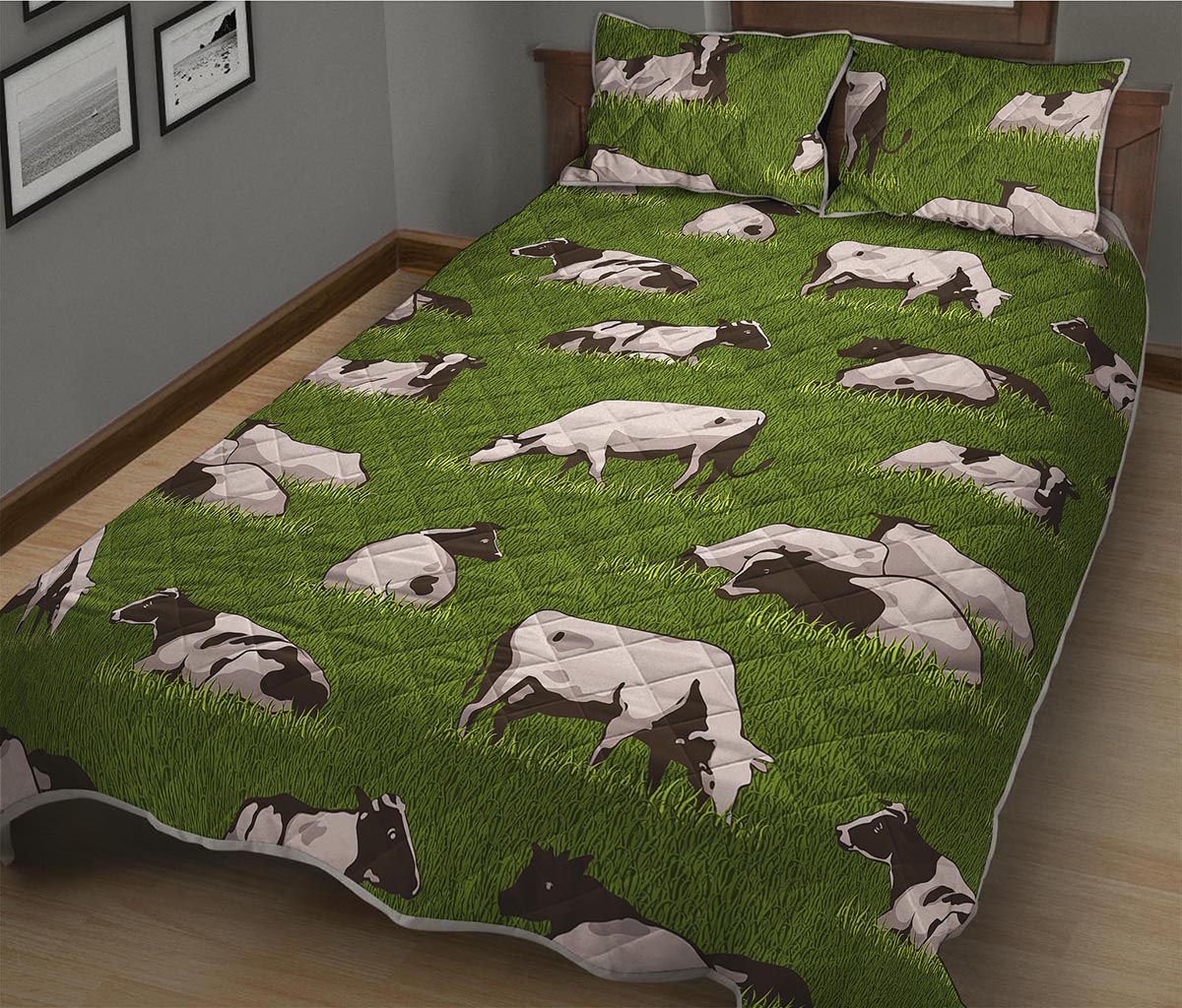 Cow On Green Grass Pattern Print Quilt Bed Set