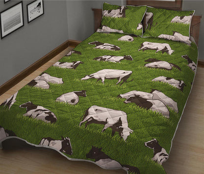 Cow On Green Grass Pattern Print Quilt Bed Set