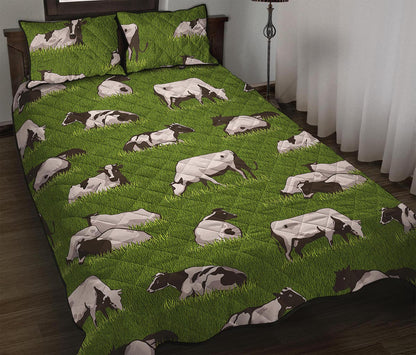Cow On Green Grass Pattern Print Quilt Bed Set