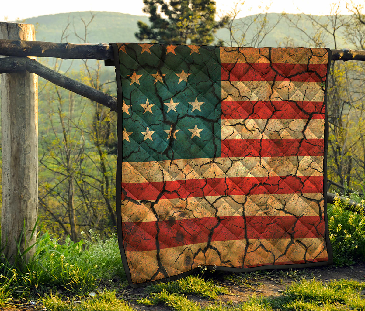 Cracked American Flag Print Quilt