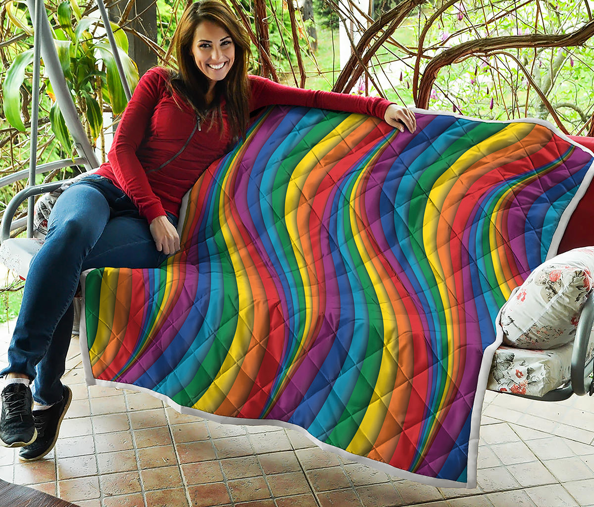 Curved Rainbow Pattern Print Quilt