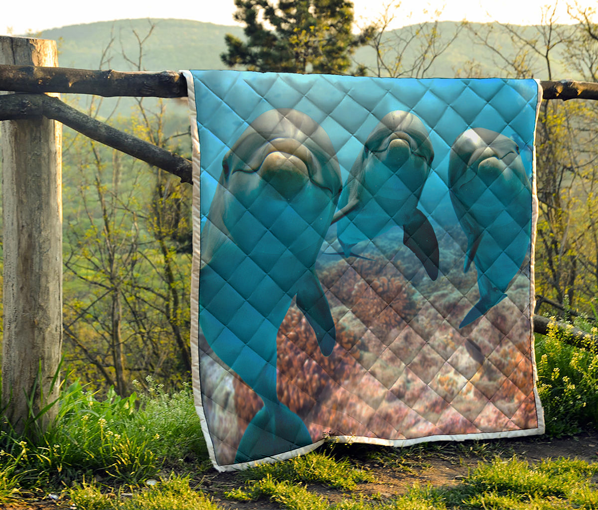 Cute Dolphins In The Ocean Print Quilt