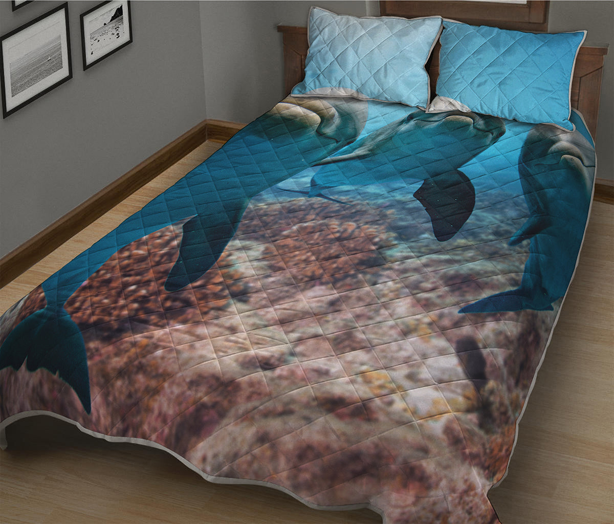 Cute Dolphins In The Ocean Print Quilt Bed Set