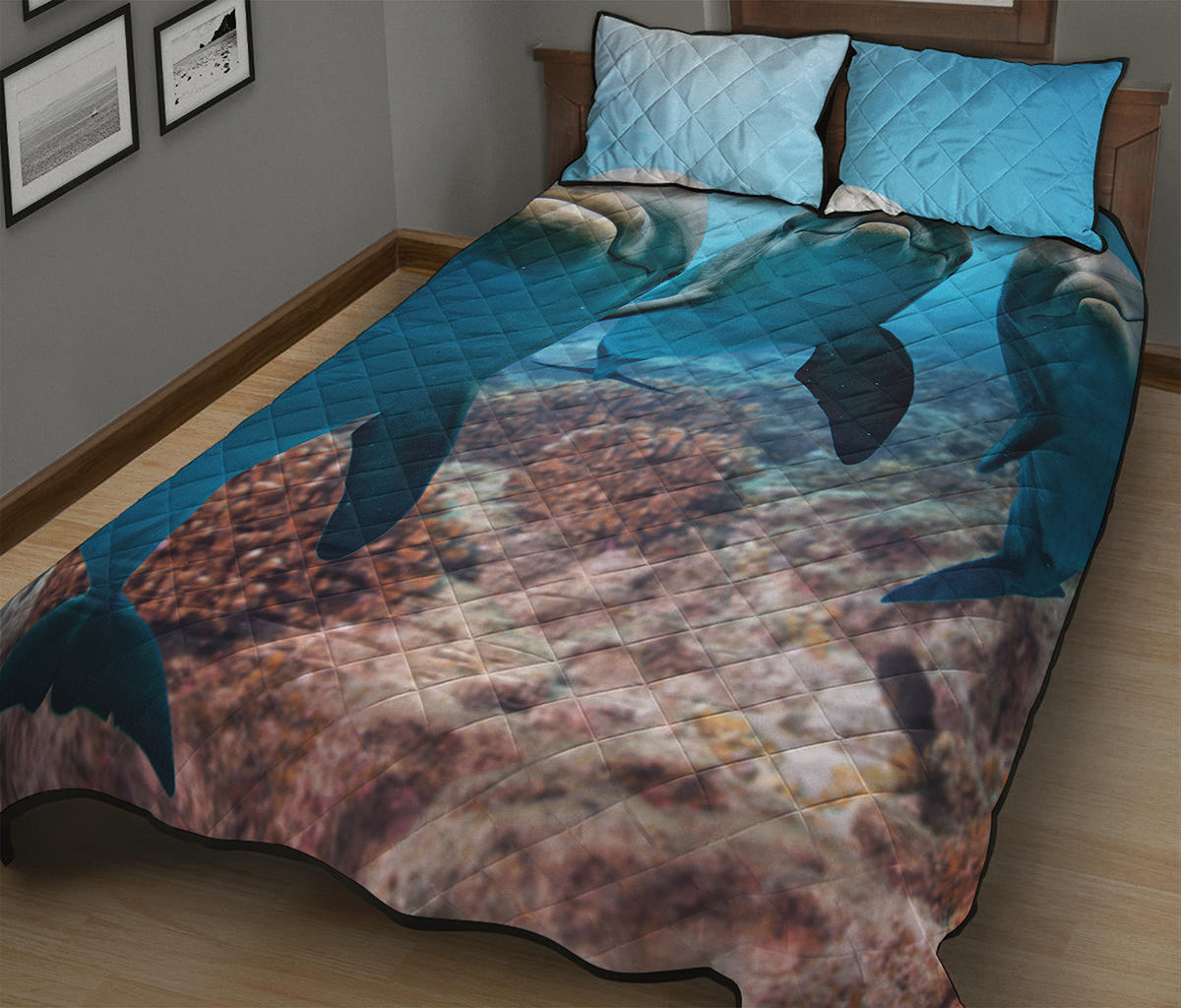 Cute Dolphins In The Ocean Print Quilt Bed Set