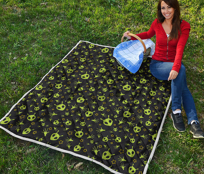 Cute Green Alien Pattern Print Quilt