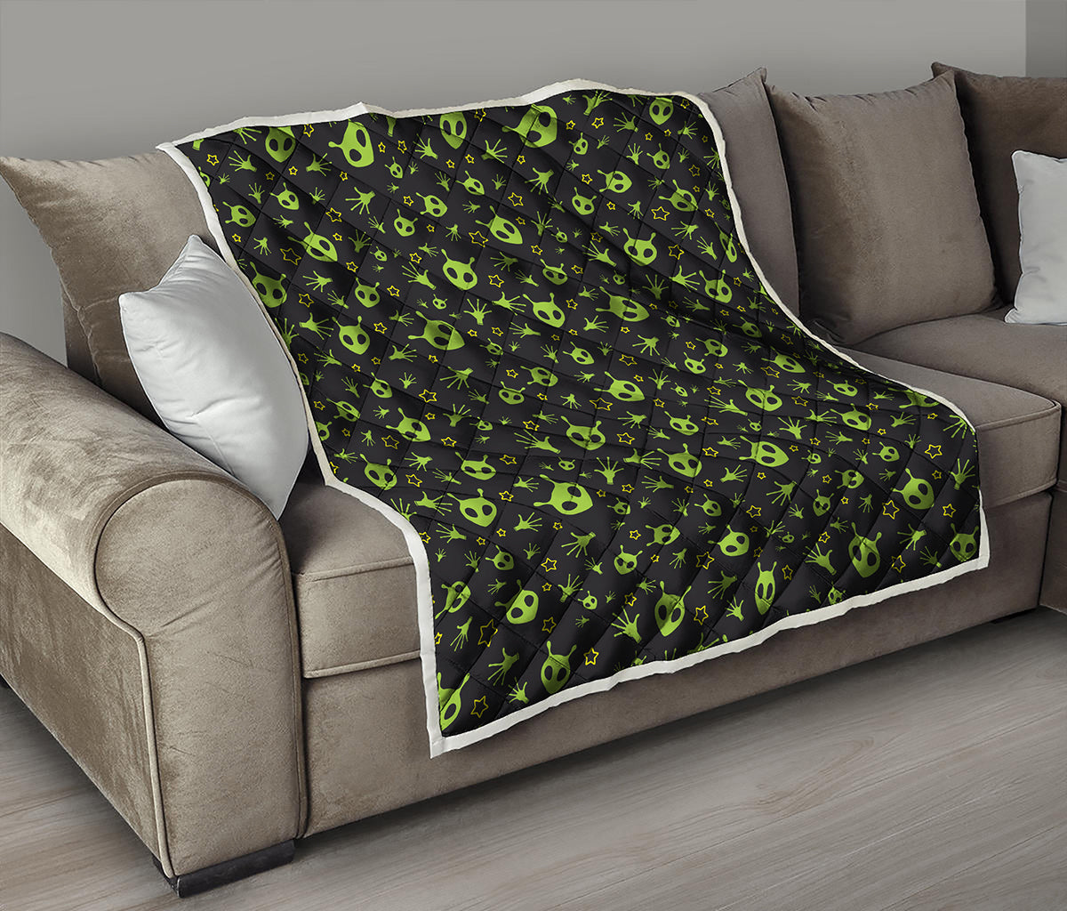 Cute Green Alien Pattern Print Quilt