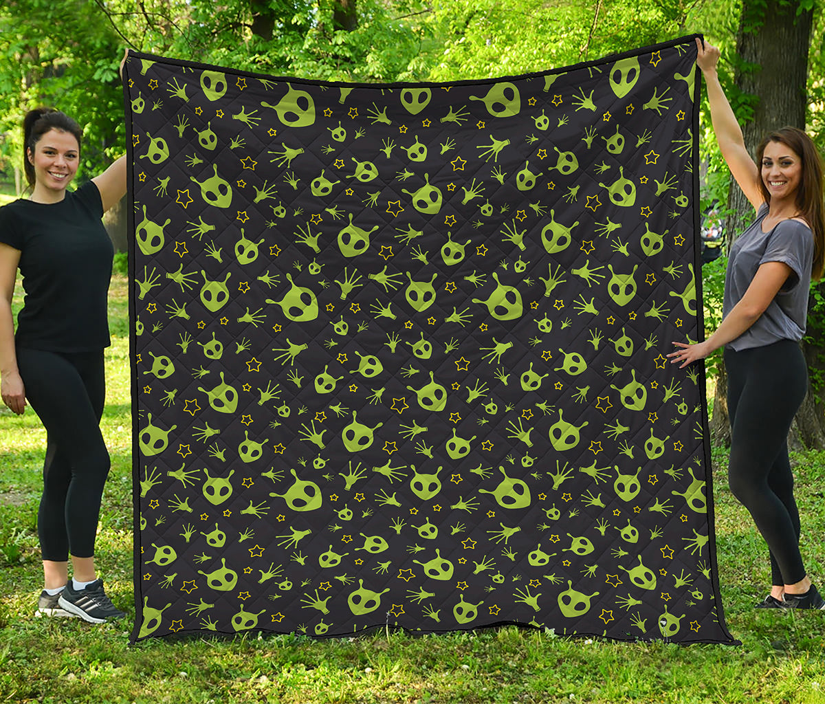 Cute Green Alien Pattern Print Quilt