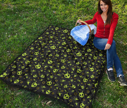 Cute Green Alien Pattern Print Quilt