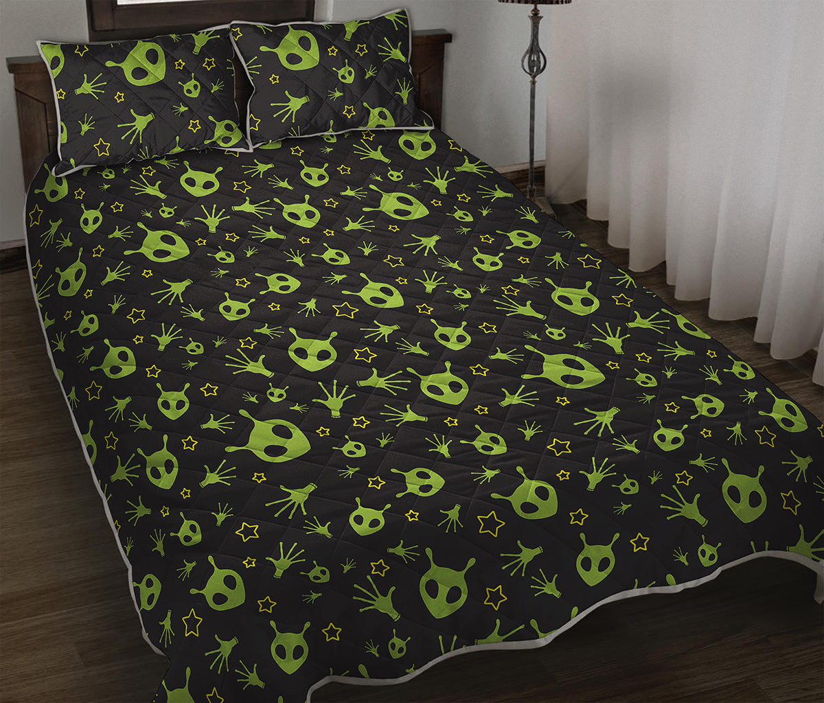 Cute Green Alien Pattern Print Quilt Bed Set