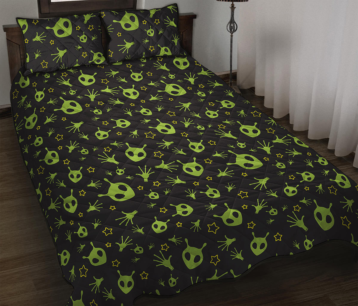 Cute Green Alien Pattern Print Quilt Bed Set