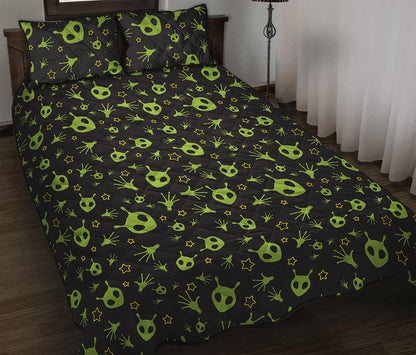 Cute Green Alien Pattern Print Quilt Bed Set