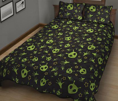 Cute Green Alien Pattern Print Quilt Bed Set