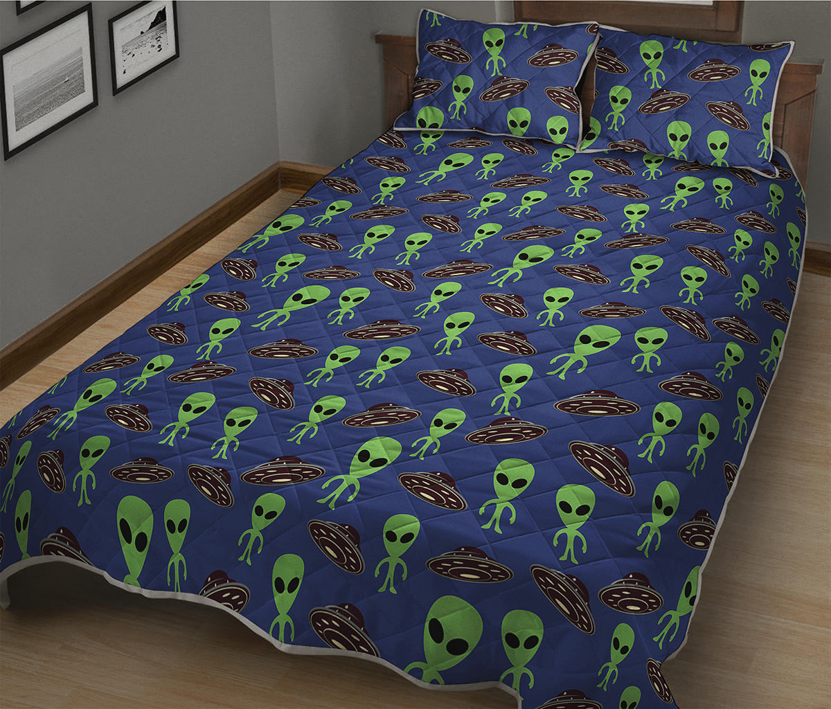 Cute Green Alien UFO Print Quilt Bed Set