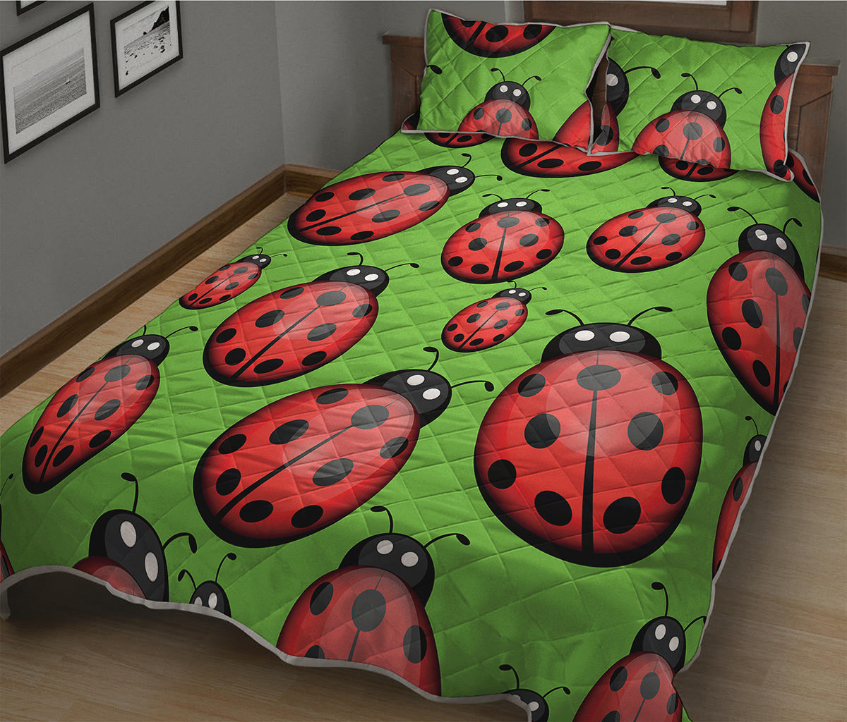 Cute Ladybug Pattern Print Quilt Bed Set