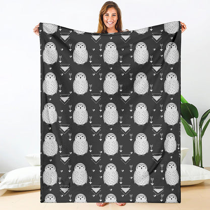 Cute White And Grey Owl Pattern Print Blanket
