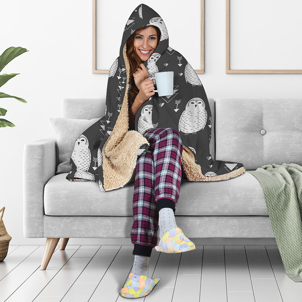 Cute White And Grey Owl Pattern Print Hooded Blanket