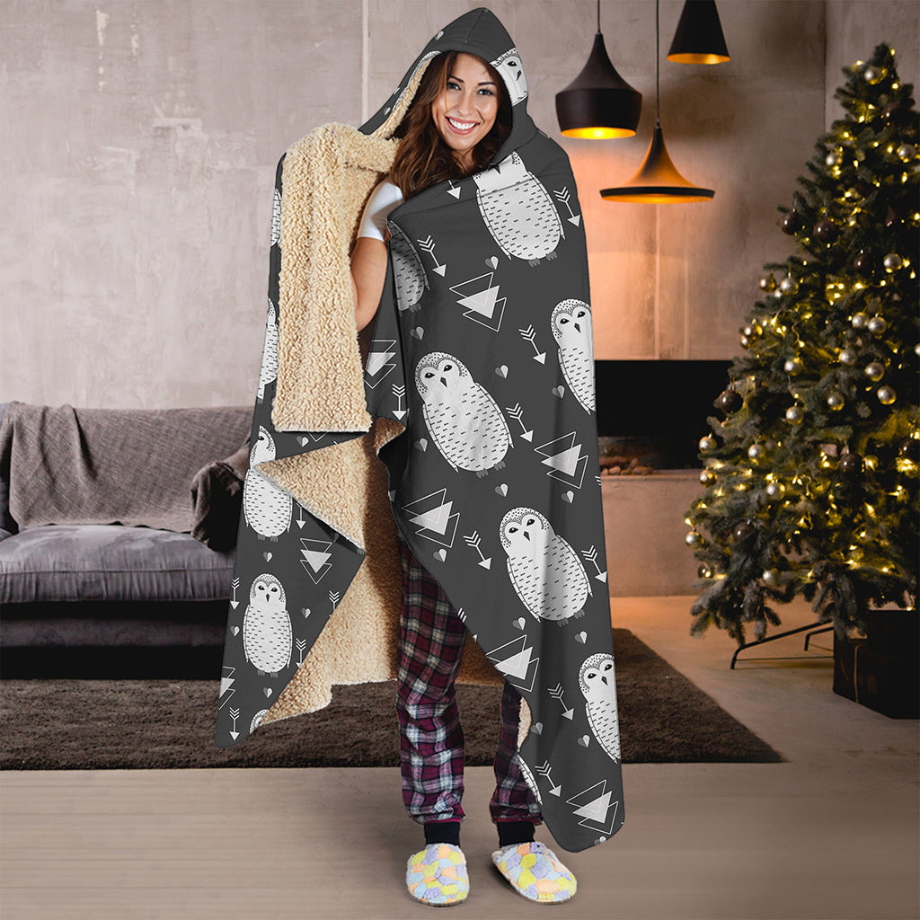 Cute White And Grey Owl Pattern Print Hooded Blanket