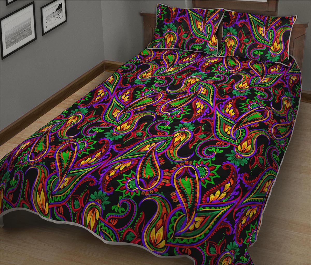 Dark Bohemian Paisley Pattern Print Quilt Bed Set