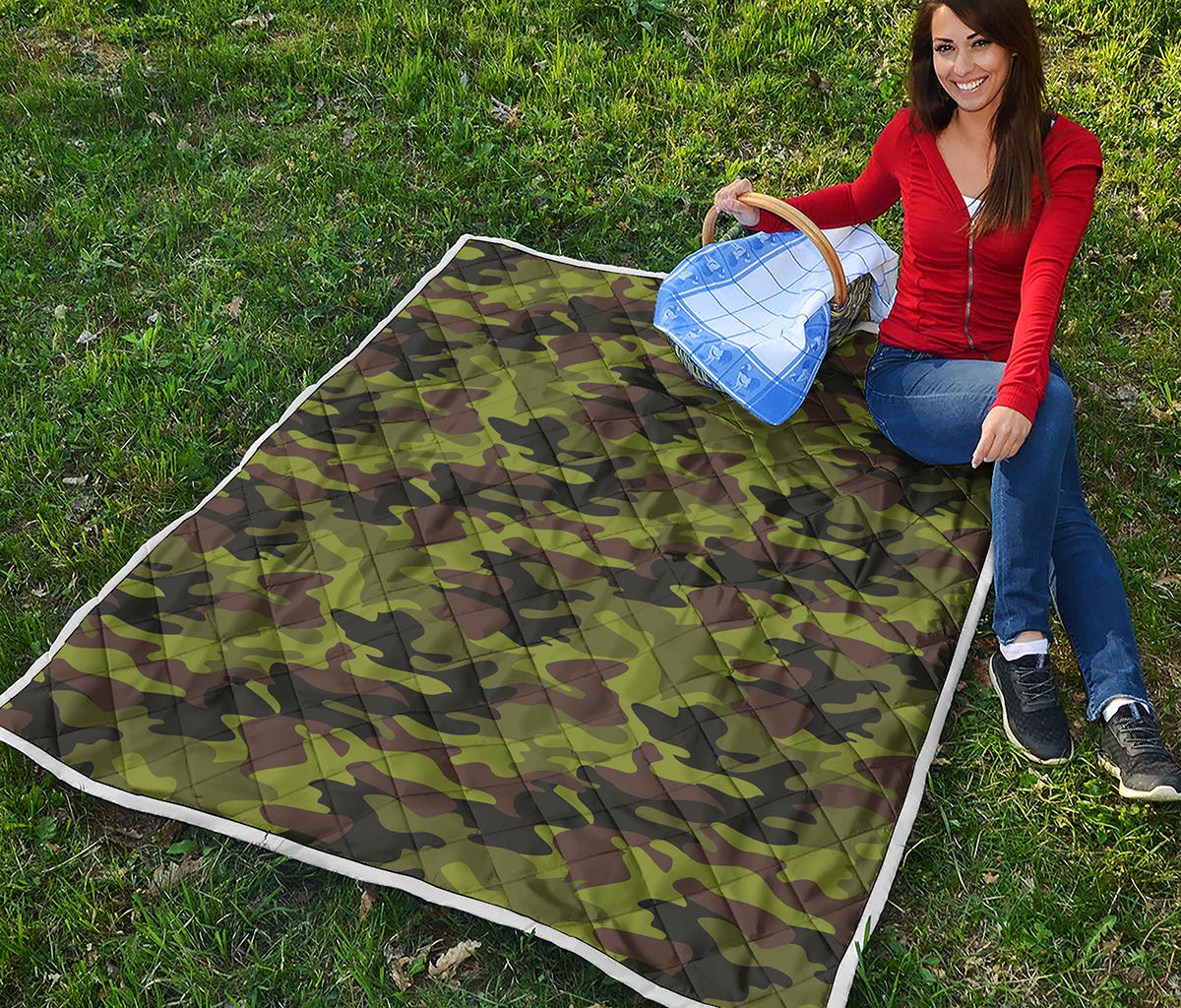 Dark Green And Black Camouflage Print Quilt