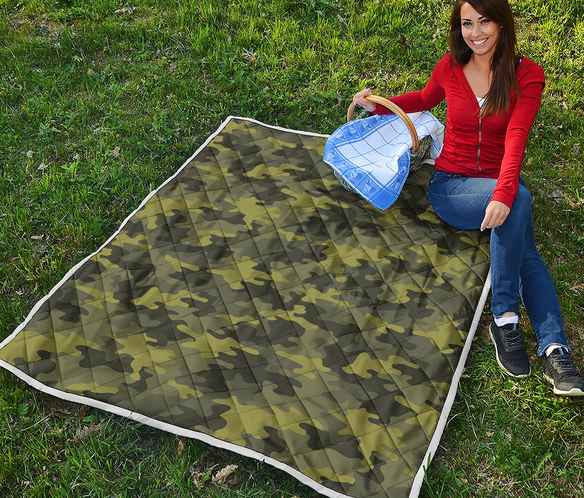 Dark Green Camouflage Print Quilt