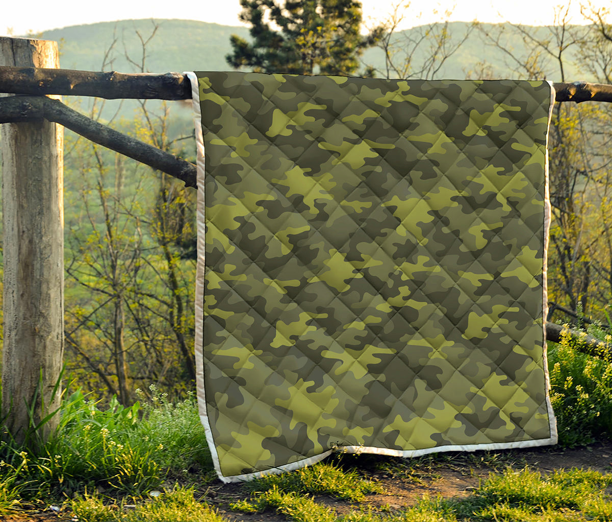 Dark Green Camouflage Print Quilt