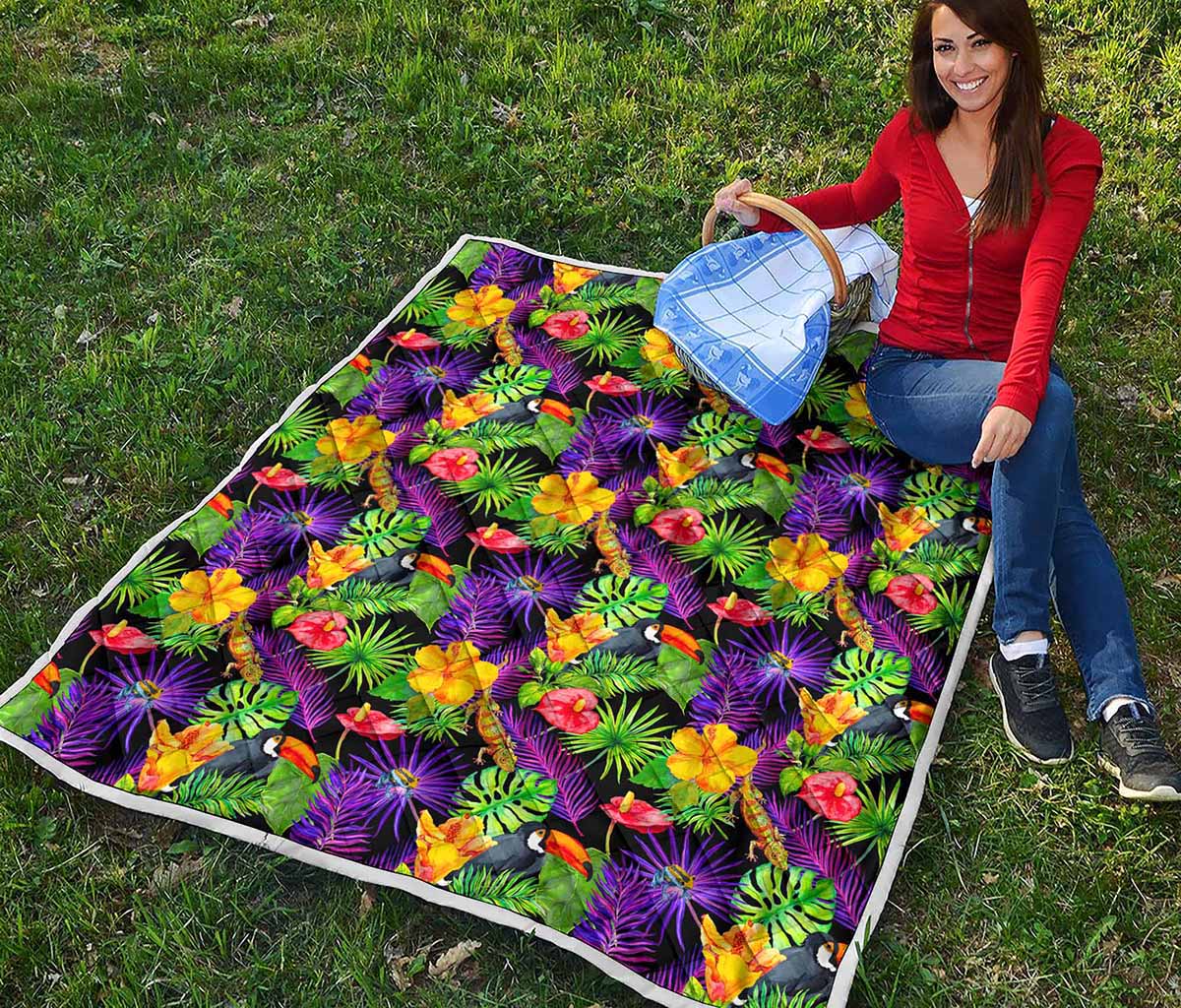 Dark Hawaiian Tropical Pattern Print Quilt