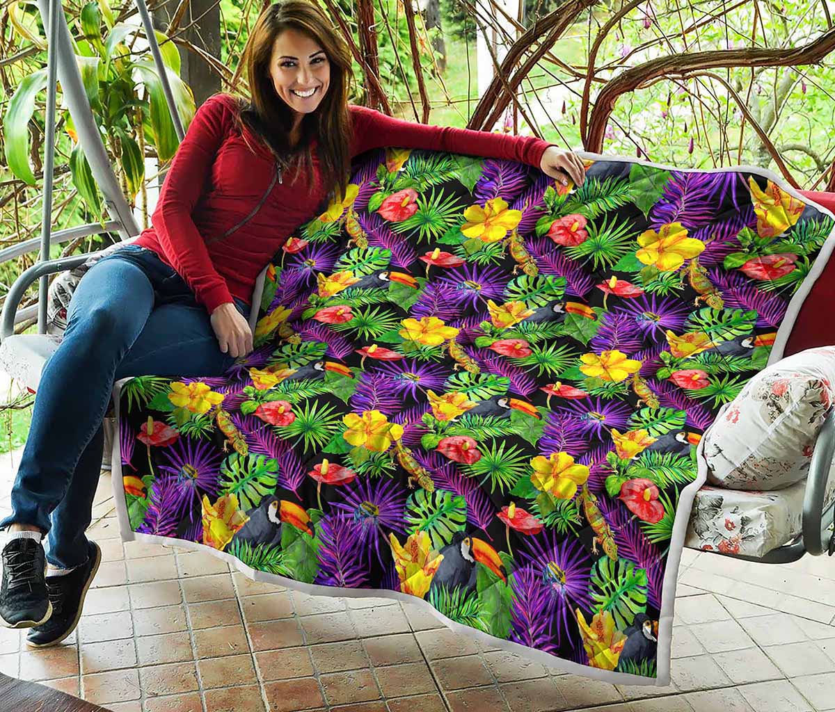 Dark Hawaiian Tropical Pattern Print Quilt