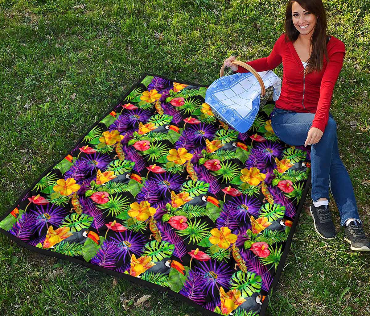 Dark Hawaiian Tropical Pattern Print Quilt