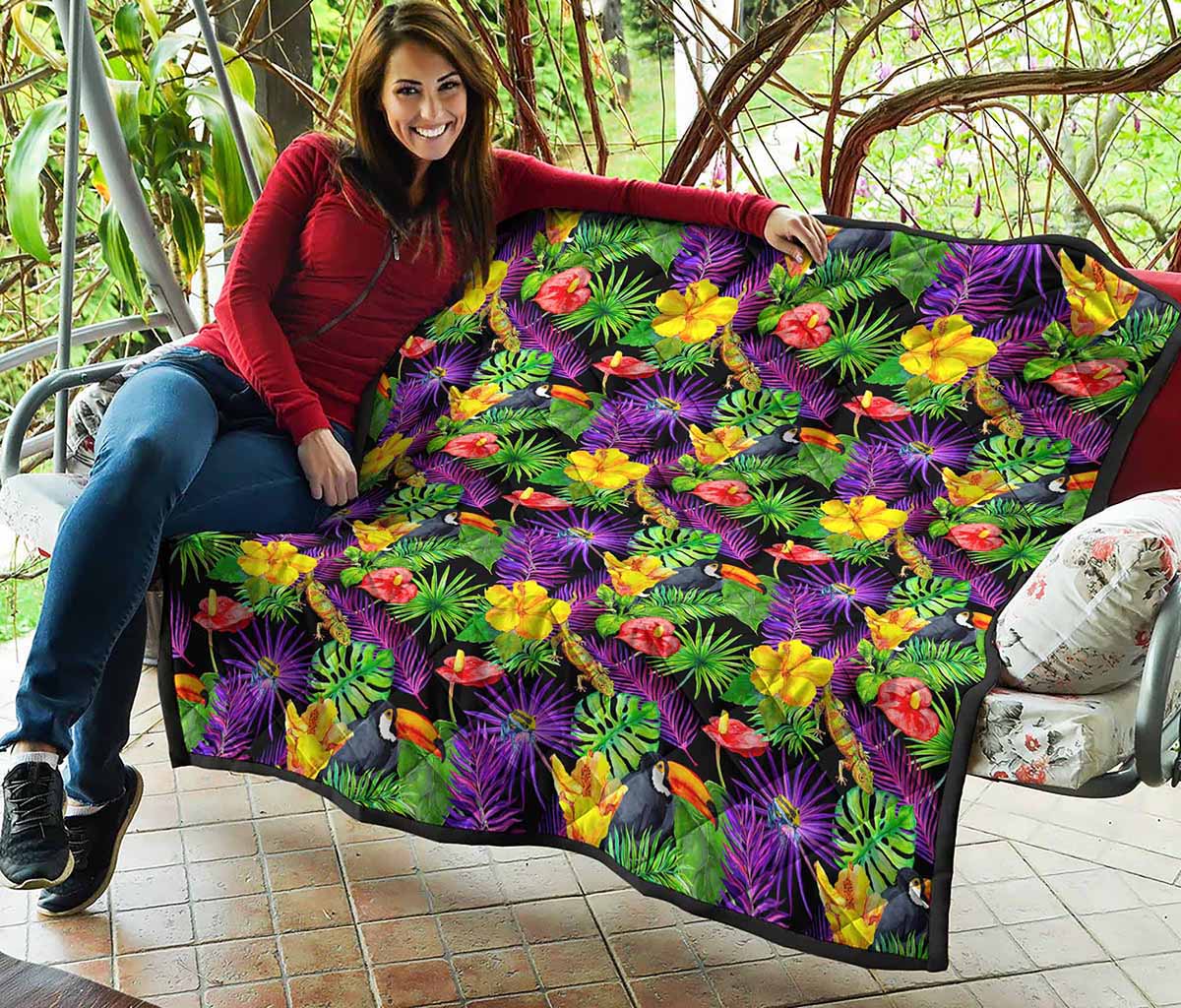 Dark Hawaiian Tropical Pattern Print Quilt