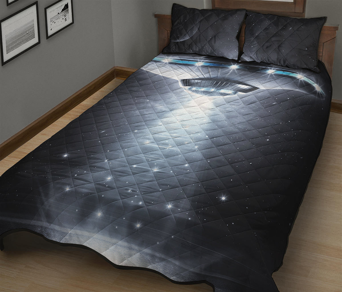 Dark Night UFO Print Quilt Bed Set