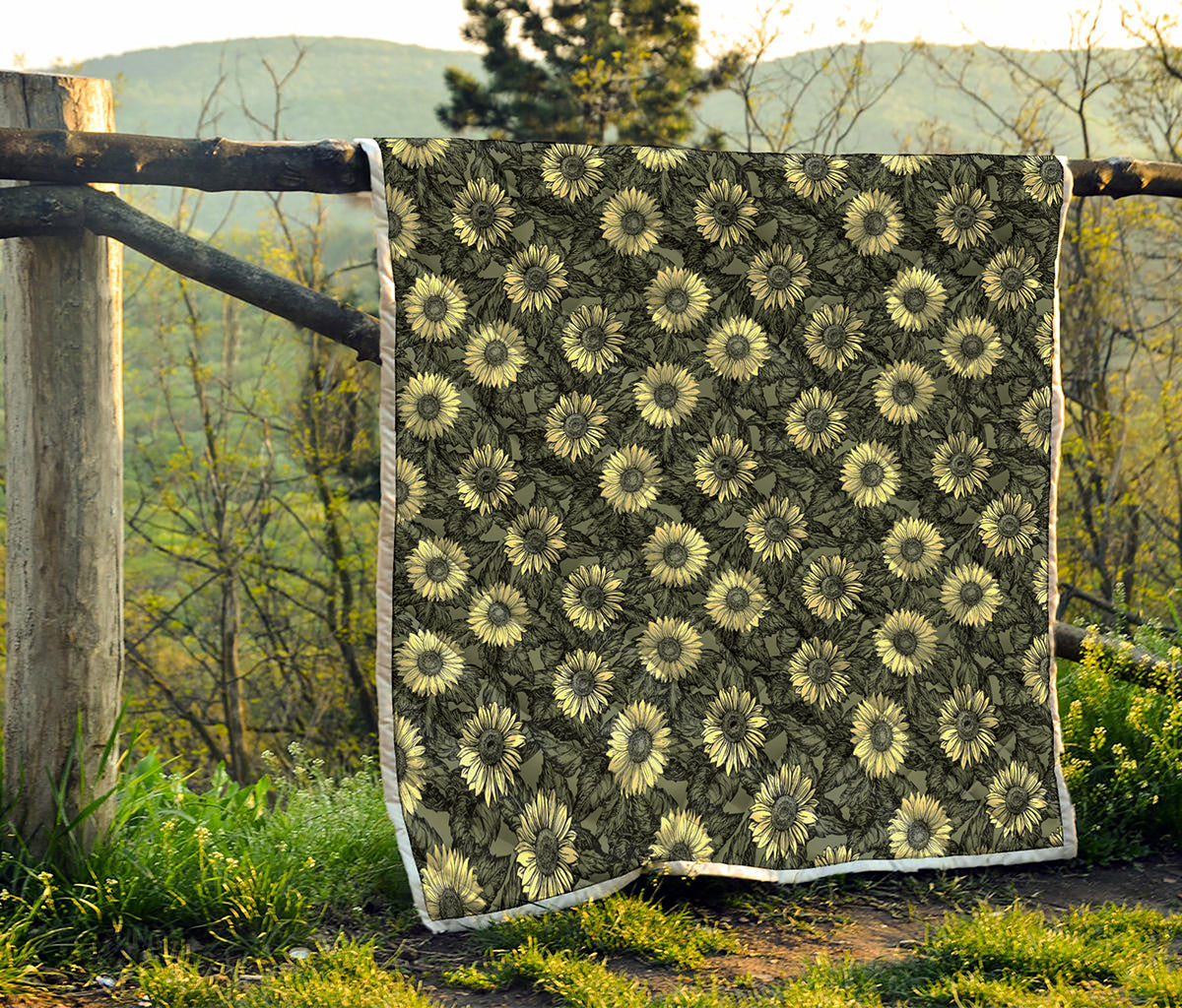 Dark Sunflower Pattern Print Quilt