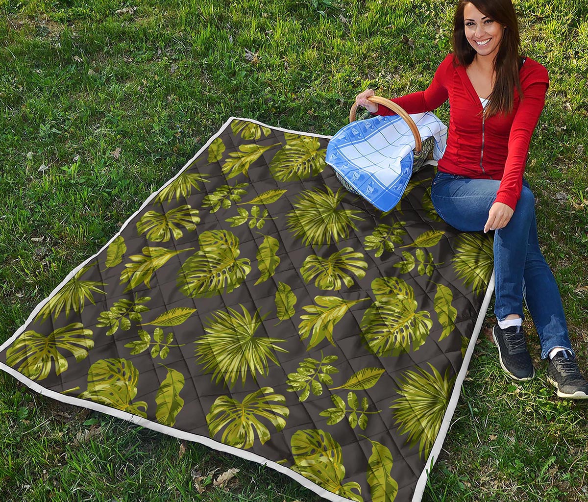 Dark Tropical Leaf Pattern Print Quilt