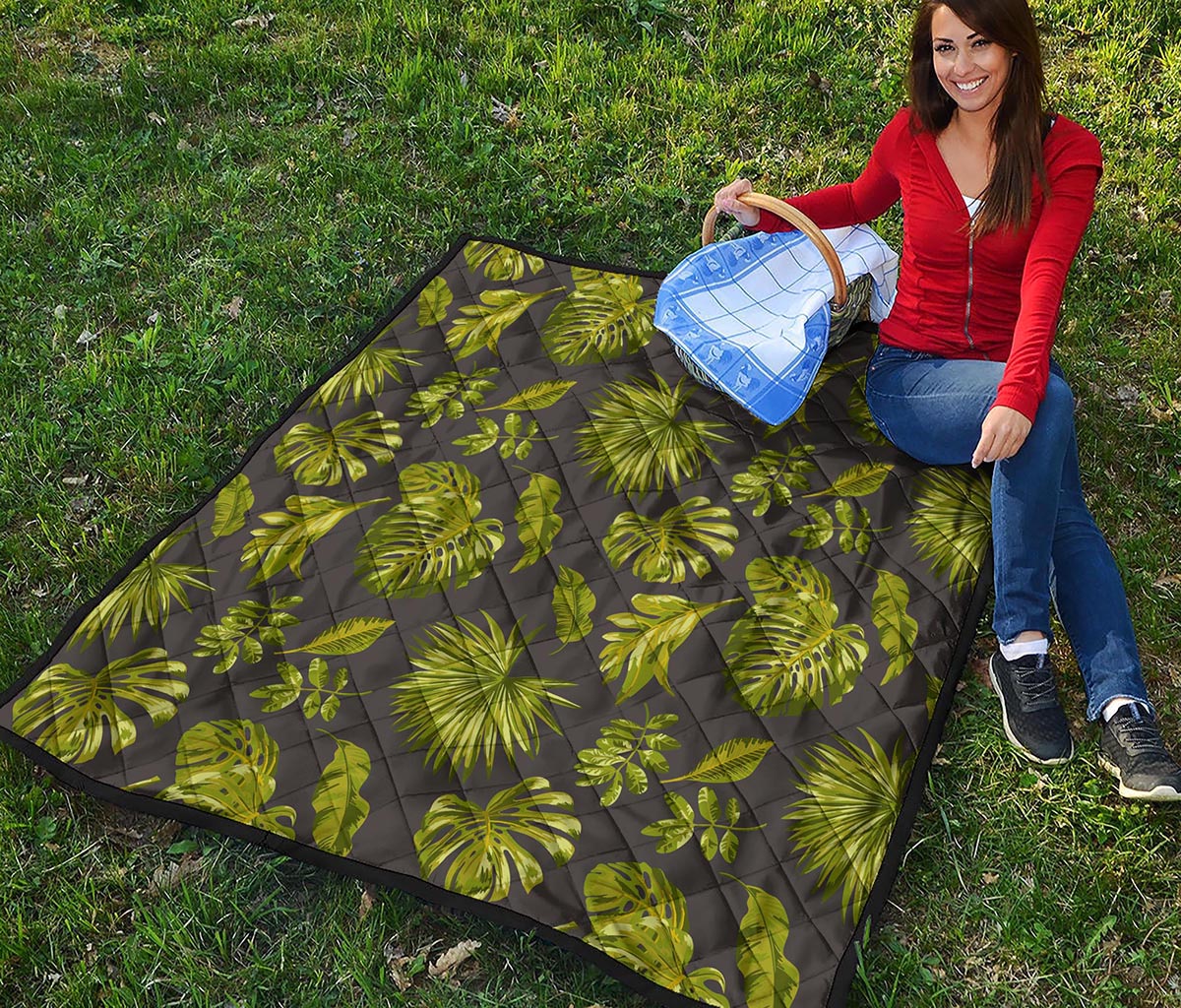 Dark Tropical Leaf Pattern Print Quilt