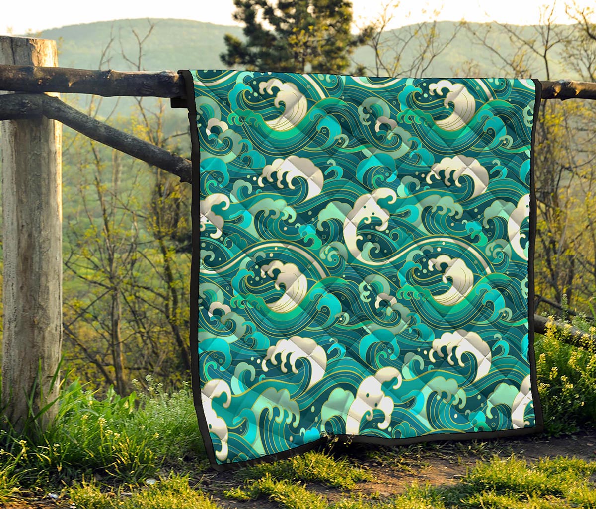 Deep Sea Wave Surfing Pattern Print Quilt