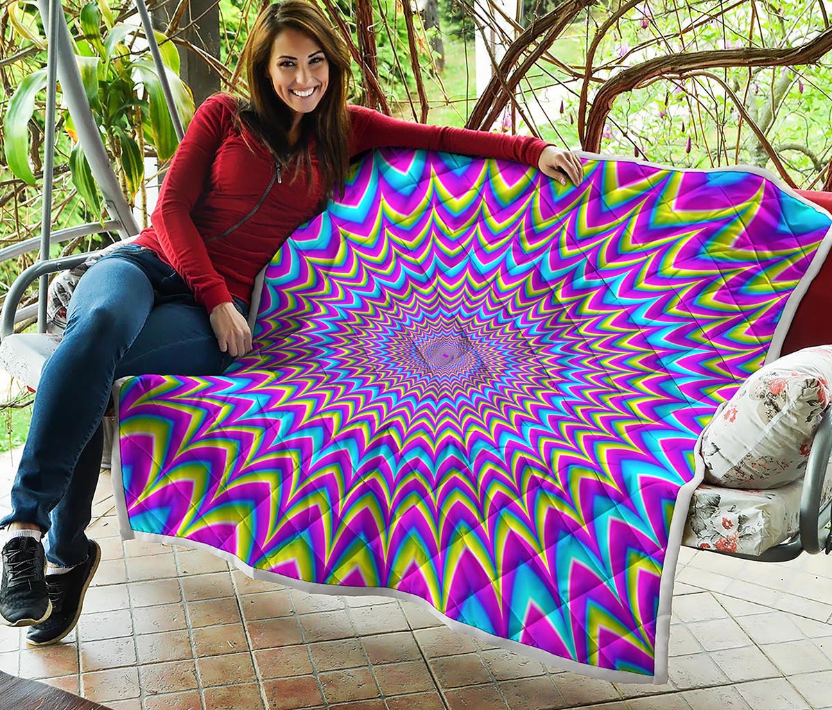 Dizzy Spiral Moving Optical Illusion Quilt