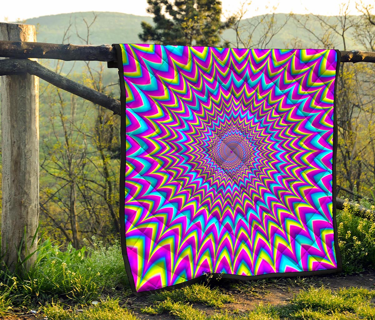 Dizzy Spiral Moving Optical Illusion Quilt