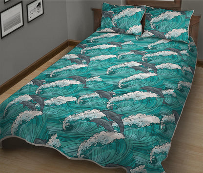 Dolphin Riding Waves Pattern Print Quilt Bed Set