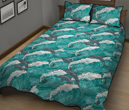 Dolphin Riding Waves Pattern Print Quilt Bed Set