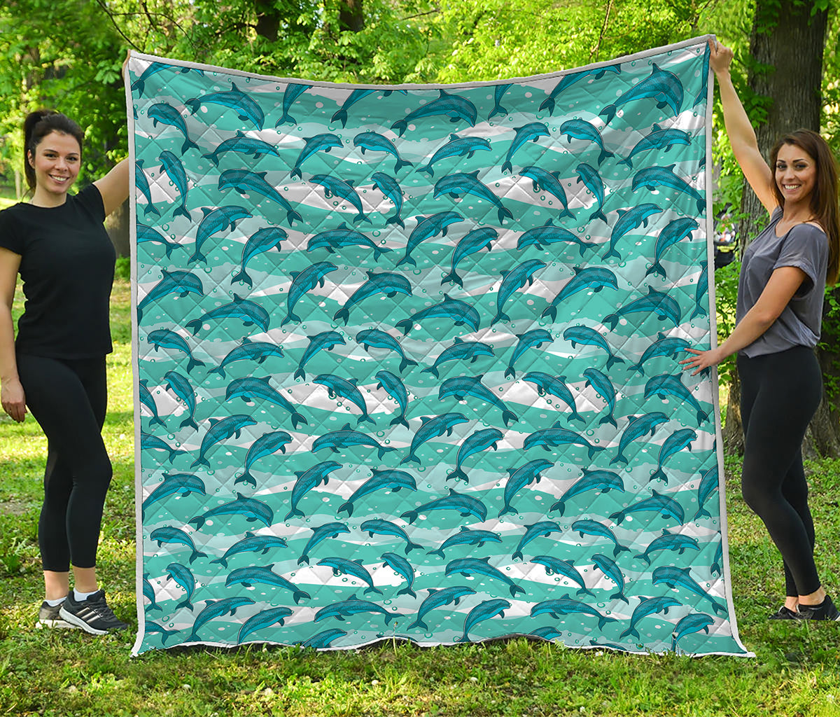 Dolphins In The Ocean Pattern Print Quilt