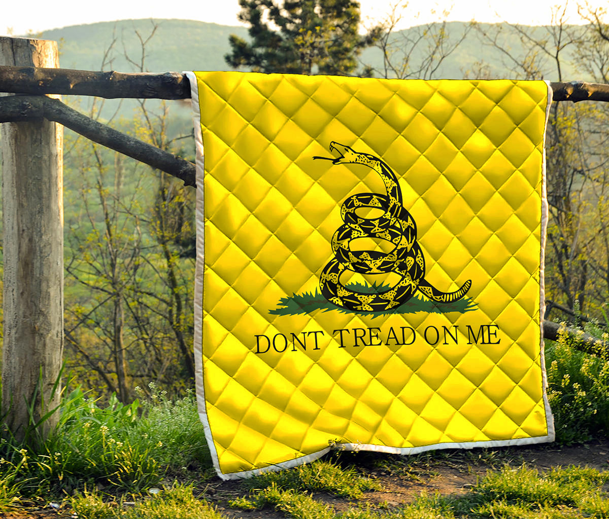 Don't Tread On Me Gadsden Flag Print Quilt